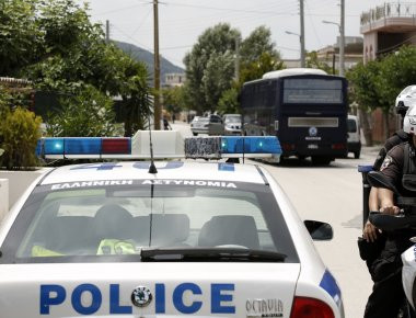 Αδέσποτη σφαίρα καρφώθηκε σε τοίχο διαμερίσματος στο Μενίδι - Από θαύμα σώθηκε 14χρονο κοριτσάκι (βίντεο) (upd)